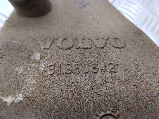 Кулак поворотний передній лівий 31360642 VOLVO