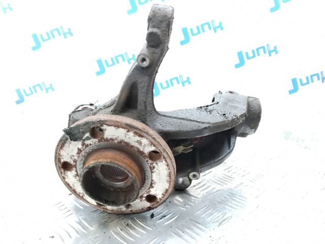 Цапфа поворотна права 31451327 VOLVO