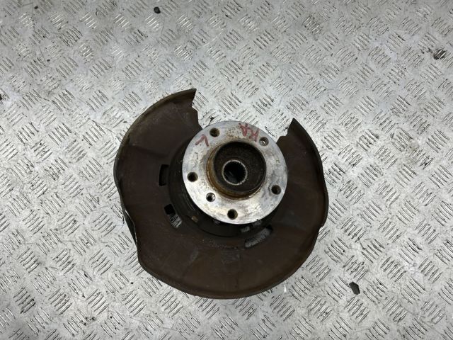Кулак поворотний лівий 33326774809 BMW