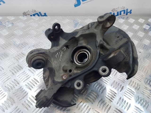 Кулак поворотний лівий 33326792521 BMW