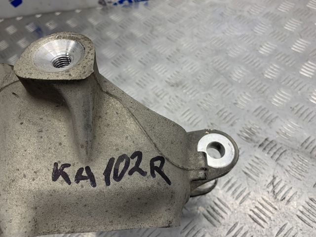 Цапфа поворотна права 33326793770 BMW