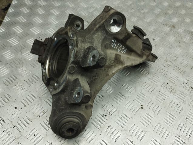 Цапфа поворотна права 33326879102 BMW