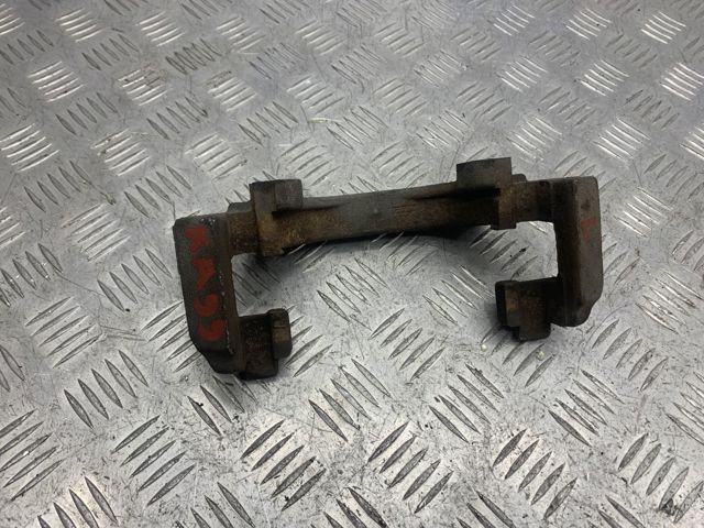Скоба супорта переднього 34116778147 BMW
