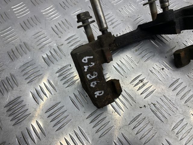 Скоба супорта переднього 34116850971 BMW