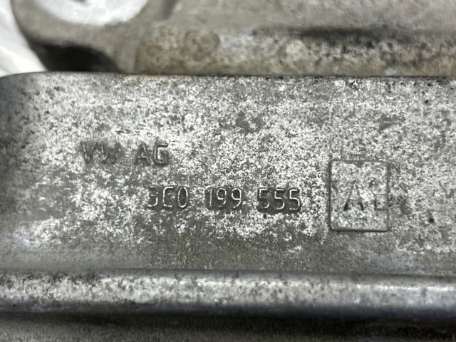 Подушка (опора) двигуна, ліва 3C0199555AE VAG