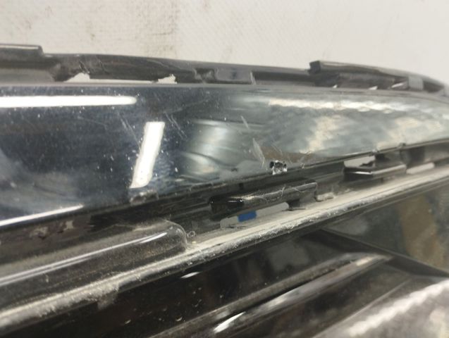 Решітка переднього бампера, права 3CN854662B041 VAG