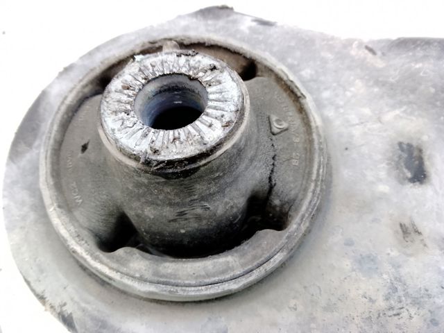 Правий важіль передній нижній підвіски 3Q0407154D VAG