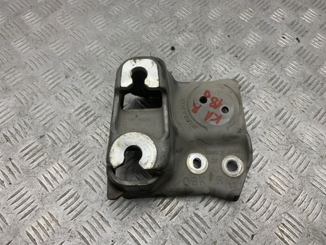 Кронштейн подушки (опори) двигуна, правої 41032AJ050 SUBARU