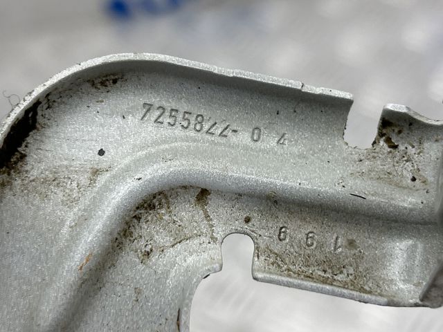 Кронштейн кріплення крила переднього правого, задній 41358066940 BMW