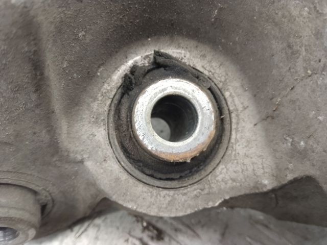 Цапфа - поворотний кулак заднім виходом, 430181CA0B NISSAN