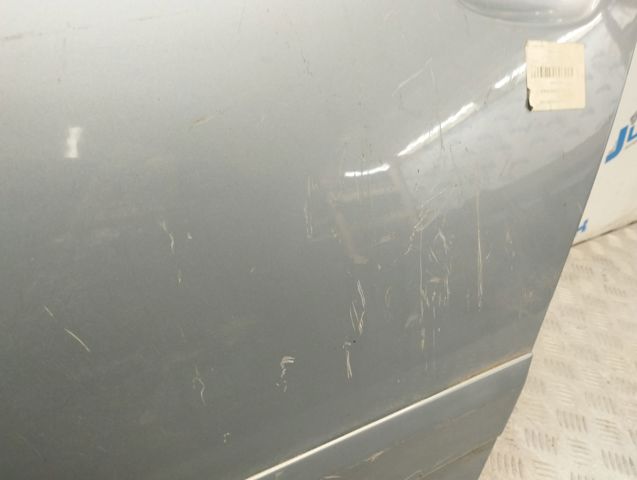 Двері пасажирськи задні ліві 4B0833051 VAG