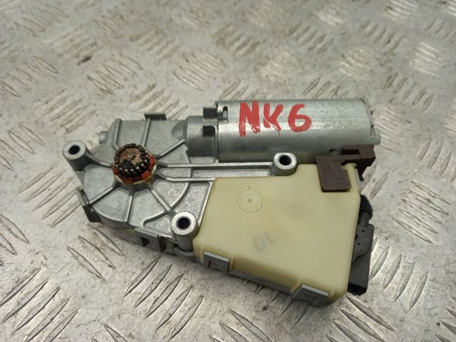 Двигун приводу люка 4B0959591H VAG