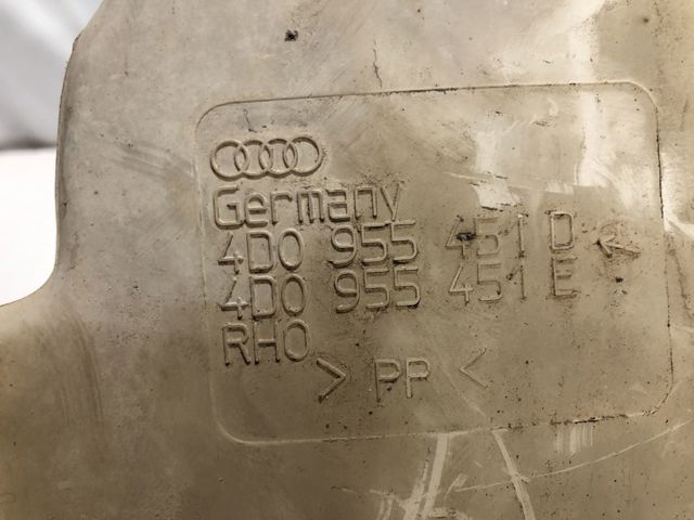 Бачок склоомивача 4D0955451D VAG