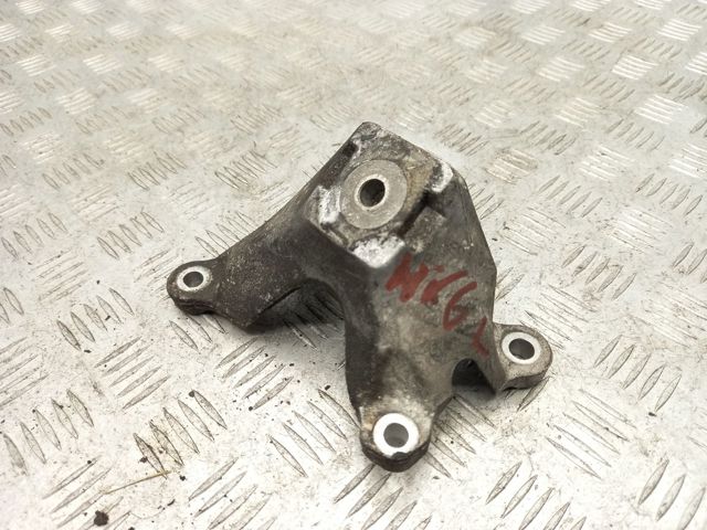 Кронштейн подушки (опори) двигуна, лівої 4F0199307M VAG