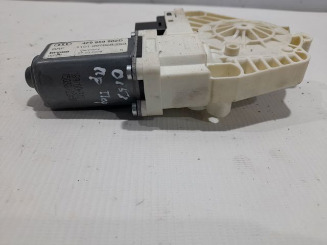 Двигун склопідіймача двері передньої, правої 4F0959802D VAG
