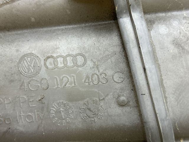 Бачок системи охолодження двигуна розширювальний 4G0121403G VAG
