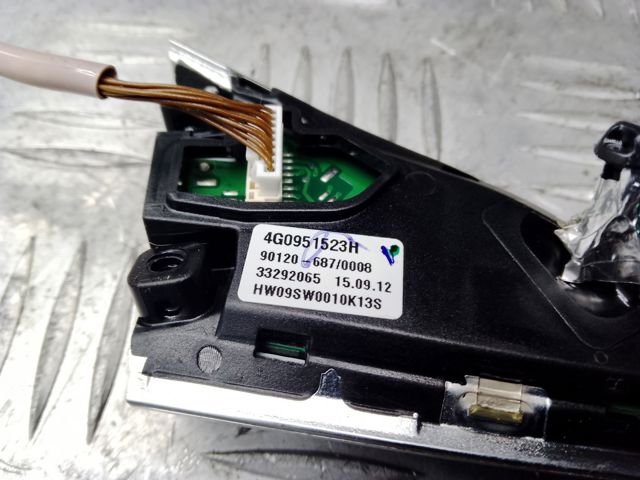 Блок кнопкових перемикачів рульового колеса 4G0951523HXHA VAG