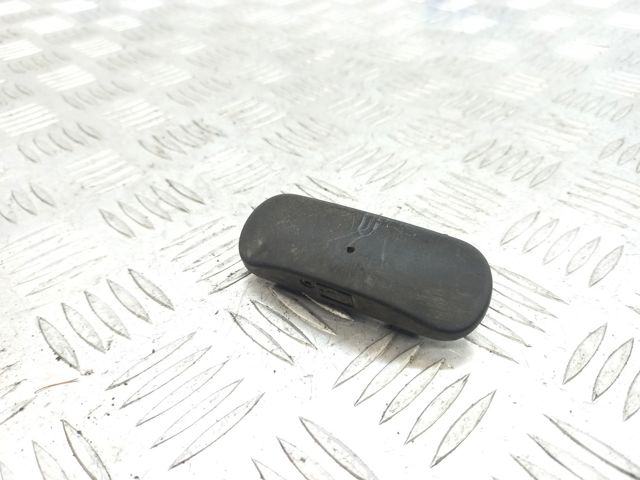 Форсунка омивача скла лобового, права 4G0955988A VAG