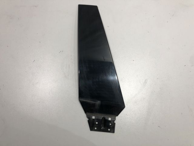 Накладка стійки кузова зовнішня, центральна права 4G8853290 VAG