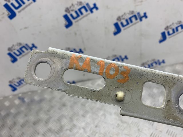 Шарнір капота правий 4L0823302 VAG
