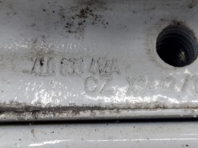 Завіса дверей задніх правих 4L0833412A VAG