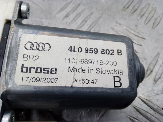 Моторчик склопідйомника двері задніх, правих 4L0959802B VAG