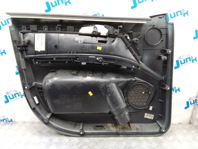 Оббивка боковини кузова 4L1867104CBWFA VAG