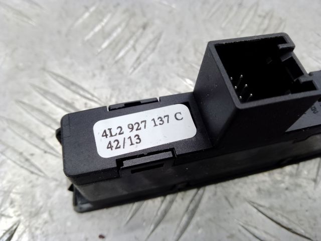 Кнопка аварійної сигналізації 4L2927137C VAG