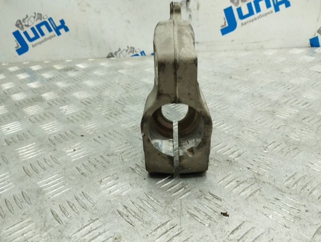 Вилка нижня амортизатора переднього, права 4M0413038H VAG