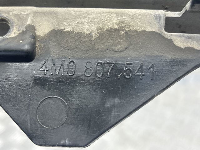 Спідниця заднього бампера 4M08075419B9 VAG