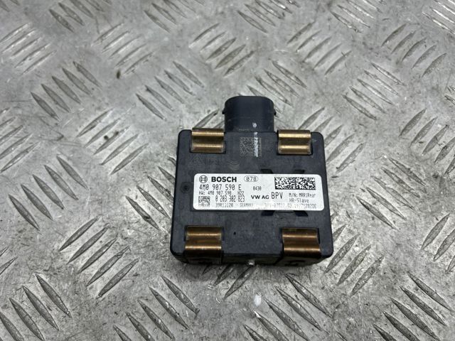 Датчик контролю мертвої зони, задній 4M0907590E VAG