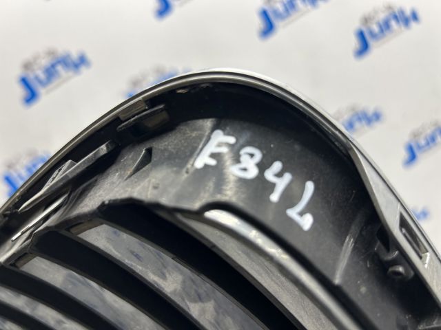 Решітка радіатора ліва 51112993305 BMW