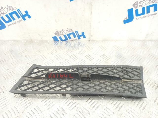 Решітка переднього бампера, права 51117200697 BMW
