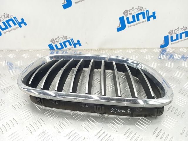 Решітка радіатора права 51117295298 BMW