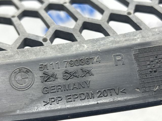 Решітка переднього бампера, права 51117903674 BMW