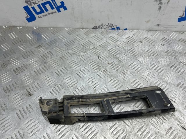 Кронштейн кріплення бампера переднього лівий 51127226937 BMW