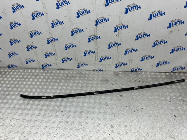 Накладка даху права 51137250392 BMW