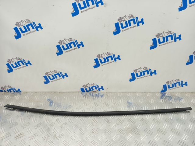 Молдинг опускного скла нижній, двері передньої, лівої 51337258295 BMW