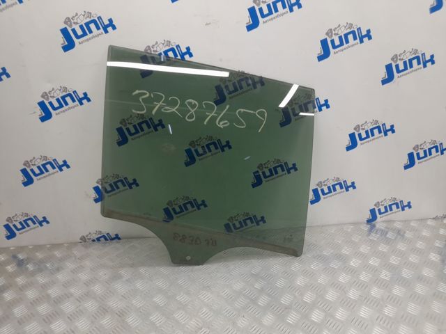 Скло заднє праве 51357163752 BMW