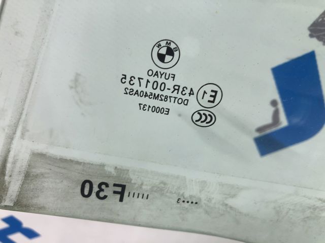 Скло задніх дверей, правих 51357259820 BMW