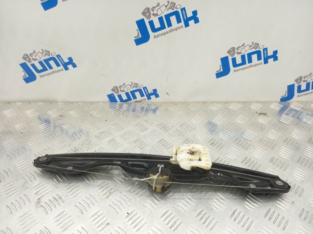 Склопідйомник задніх правих дверей 51357281888 BMW