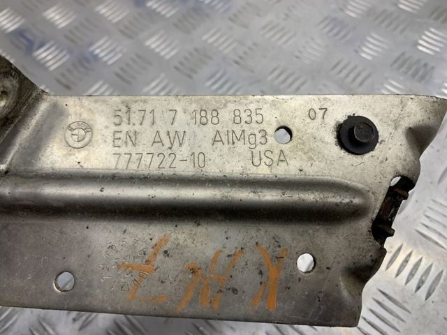 Кронштейн кріплення захисту двигуна 51717188835 BMW
