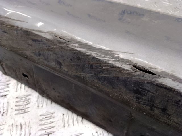 Поріг зовнішній правий 51777173920 BMW