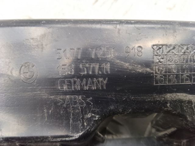 Кронштейн зовнішньої накладки порога правого 51777256918 BMW