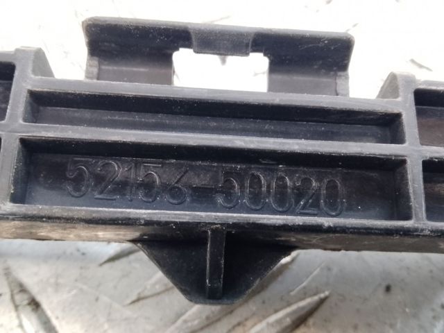 Лівий кронштейн кріплення бампера заднього 5215650020 TOYOTA