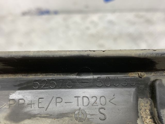 Кріплення бамера ліве 5257850030 TOYOTA