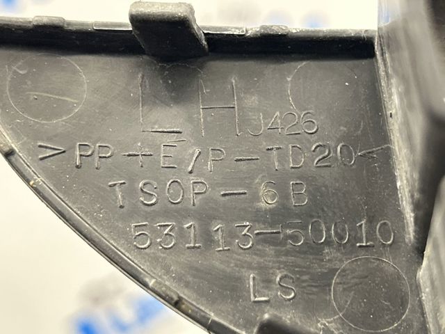 Решітка радіатора ліва 5311350010 TOYOTA