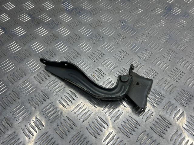 Шарнір капота правий 57260SG0009P SUBARU