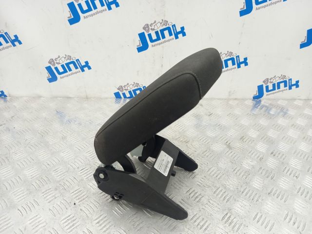 Підлокітник центральній консолі 5NN864207CAMK VAG