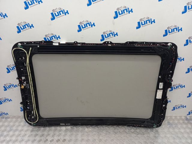 Деталі люків облицювання кузова 5NN877049D VAG